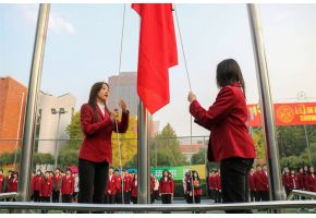 女人逼逼视频升旗仪式：凝心聚力，同心向党